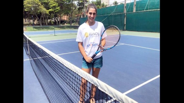 Manuela disputa torneios profissionais de tênis quatro semanas consecutivas