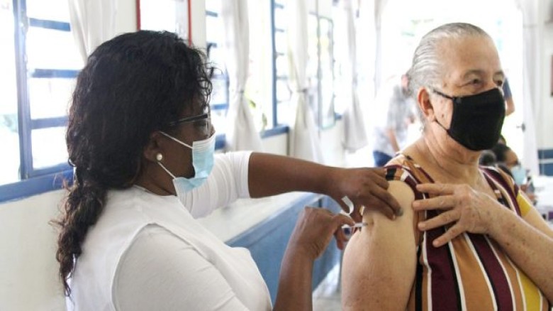 Hortolândia inicia vacinação da 4ª dose para idosos de 80 anos na próxima 6ª