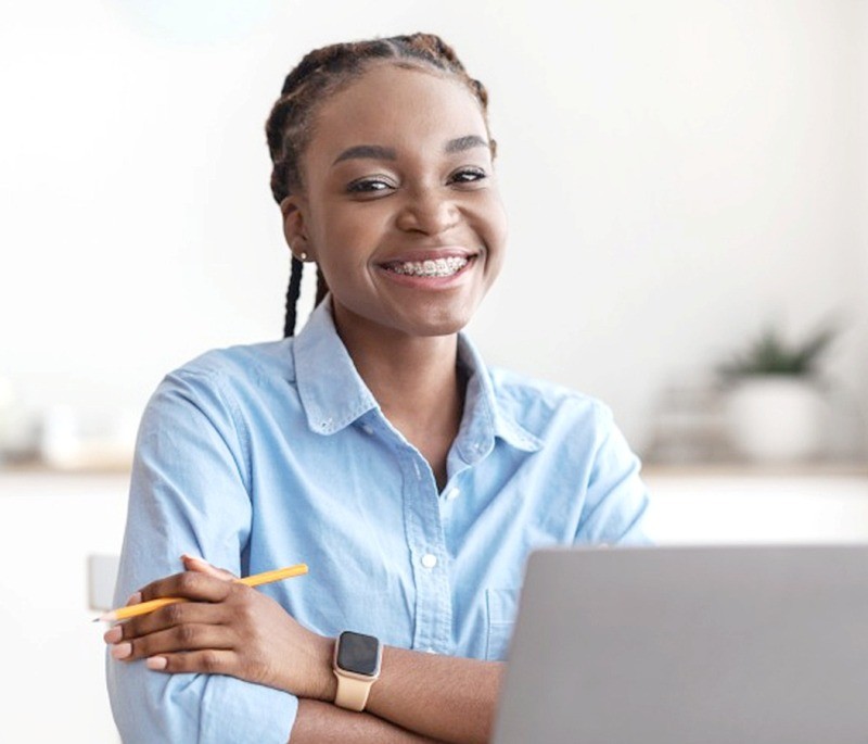 Coletivo Online abre nova turma para capacitar jovens ao primeiro emprego
