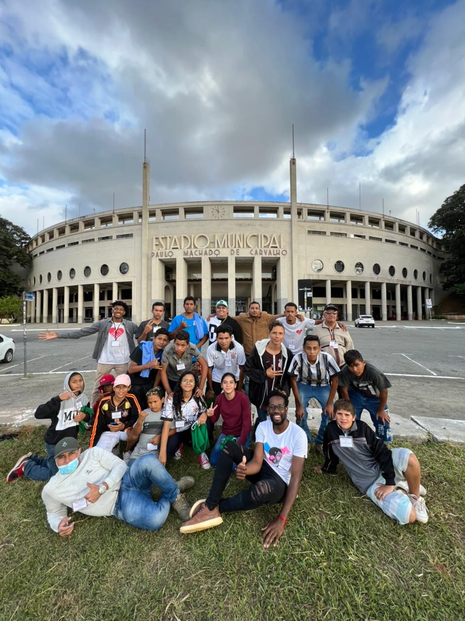 Ong Expandindo Amor leva 22 atendidos para visitar Museu do Futebol na capital