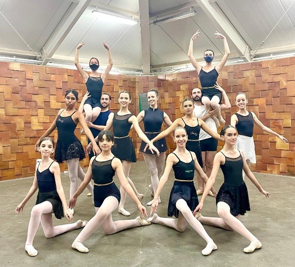 Escola de dança oferece 6 bolsas de estudo para alunos da rede municipal