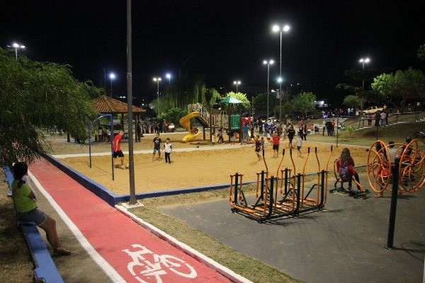 Praça do Roxo revitalizada é opção de lazer para adultos e crianças