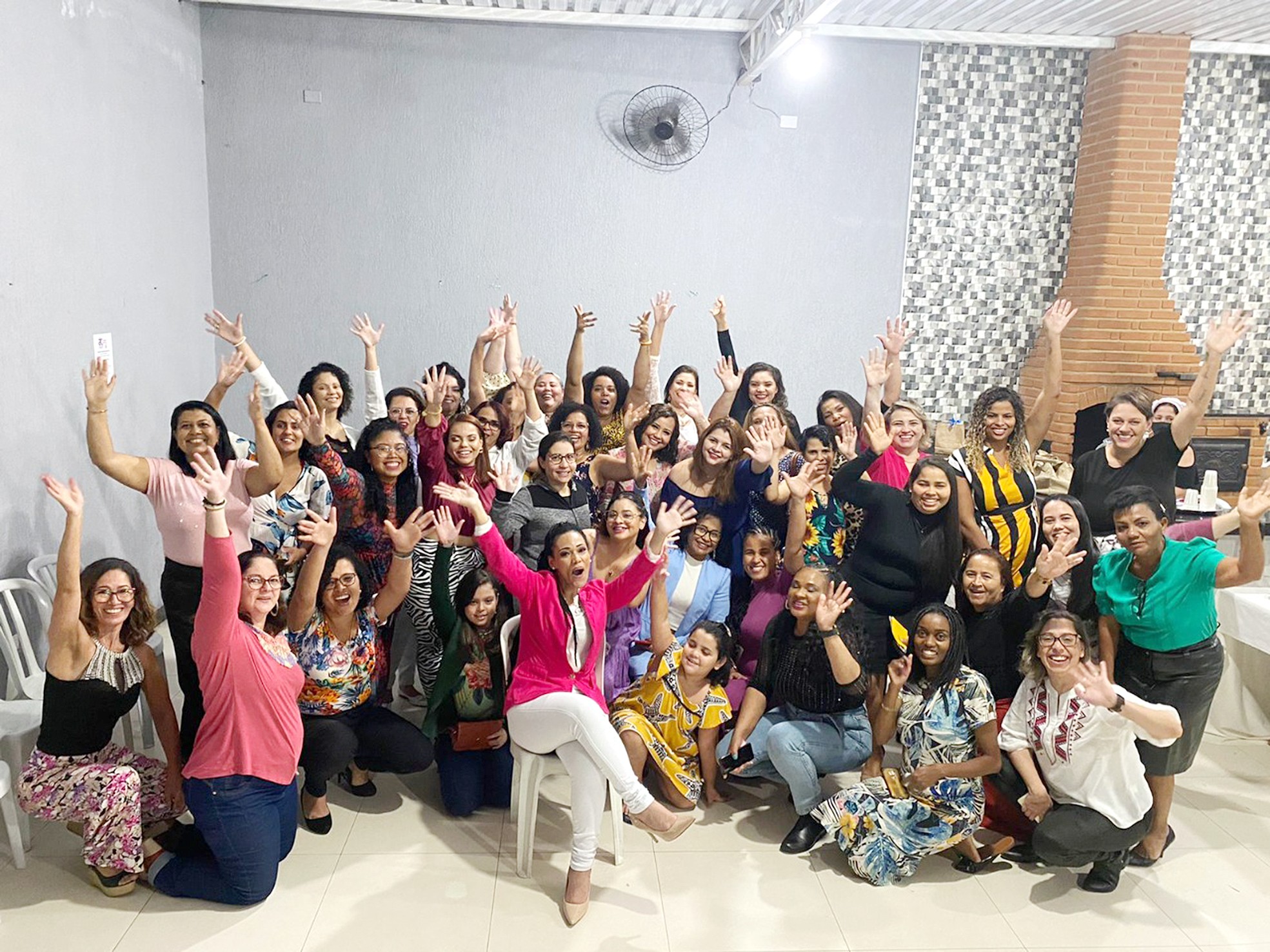 Aciah realiza encontro entre mulheres empreendedoras com chá e palestra
