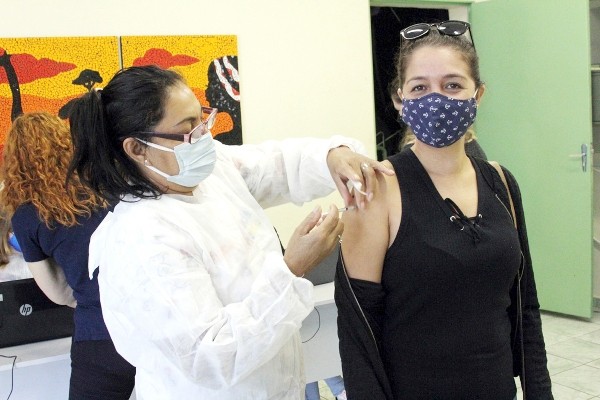 Hortolândia inicia vacinação da 4ª dose contra Covid-19 para maiores de 35 anos