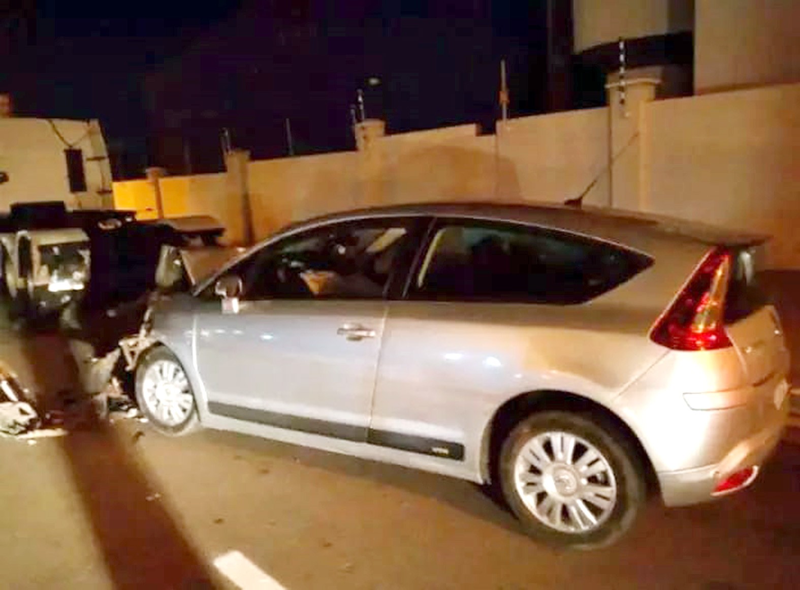 Motorista morre ao bater em caminhão estacionado na Estrada do Barreiro, em Sumaré