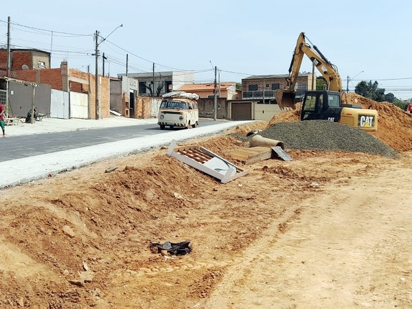 Área em revitalização na Vila Real volta a ser alvo de descarte irregular de resíduos