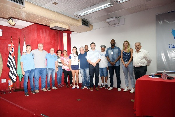 Tenista Manuela Ganciar é homenageada pelo prefeito de Campinas, Dario Saadi