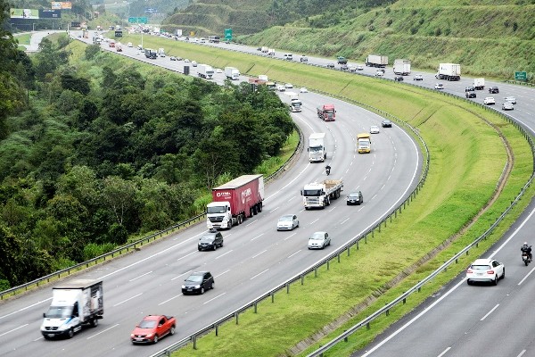CCR AutoBAn registra fluxo de 930 mil veículos durante feriado prolongado