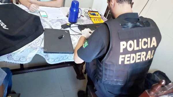 PF cumpre mandados contra pornografia infantil e uma pessoa é presa em Hortolândia
