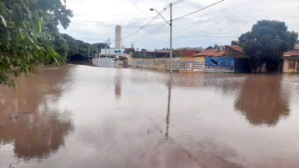 Defesa Civil faz novo alerta para chuvas intensas a partir de hoje em toda região