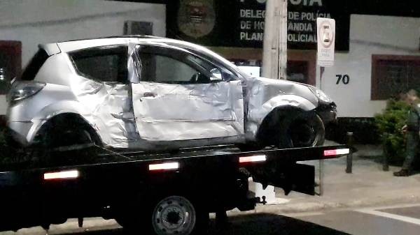 Passageiro de carro morre após motorista colidir em poste, em Hortolândia