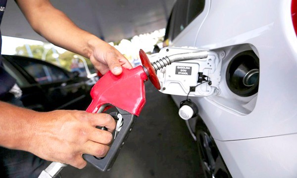 Novo aumento de R$ 0,41 na gasolina chega até sexta à região, diz Recape