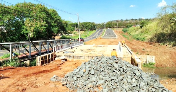 Construção de ponte na Mineko Ito garantirá maior fluidez no trânsito