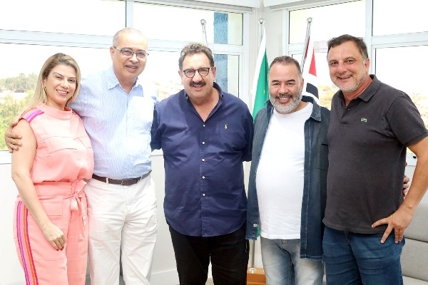 Ratinho é recebido pelo prefeito Zezé Gomes durante visita a Hortolândia