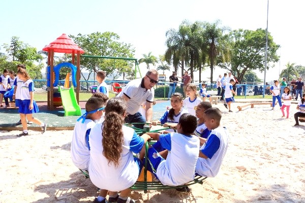 Leitinho entrega Playground Inclusivo nos jardins do Paço em Nova Odessa