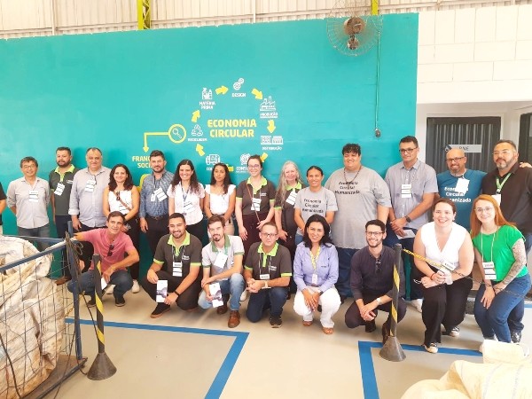 Gestores públicos do Paraná conhecem programa de reaproveitamento de resíduos na região
