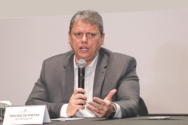 Governador Tarcísio propõe novo fundo para reduzir tarifa com privatização da Sabesp