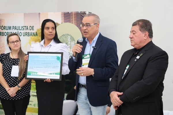 Hortolândia recebe ‘Selo Cidade Amiga das Árvores’ no 1º Fórum Paulista de Arborização Urbana