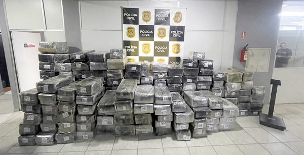 Polícia prende oito e apreende 3,6t de maconha e frustra ‘vendas’ na região