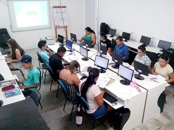Generation Brasil abre vagas para cursos de programação na região