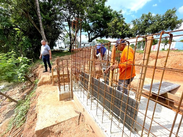 Avança construção da ponte sobre o Ribeirão Quilombo