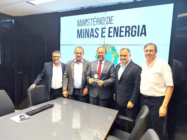 Central de Tratamento de Resíduos tem apoio do ministro de Minas e Energia