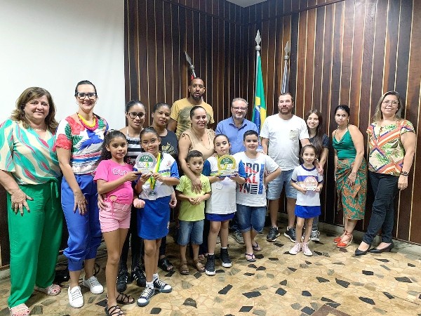 Nova Odessa entrega troféus a alunos campeões da Olimpíada de Robótica