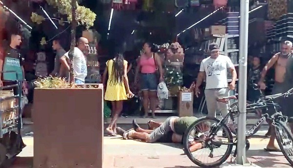 Homem é agredido no Centro de Hortolândia e fica no chão