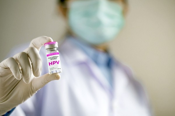 Queda da cobertura vacinal contra HPV leva aumento de casos de câncer de colo do útero