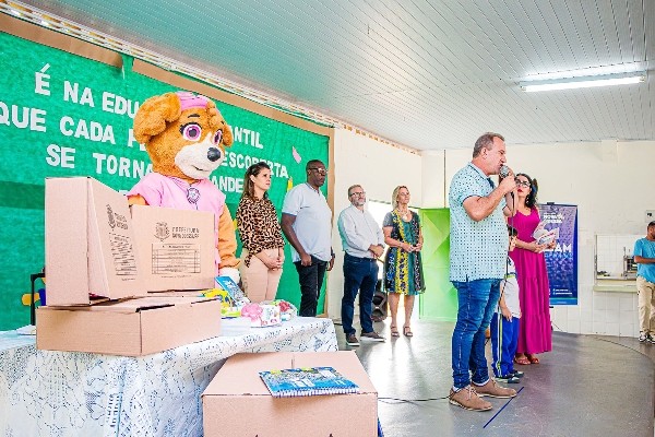 Leitinho abre ano letivo das escolas públicas com entrega de kits escolares