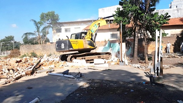 Nova etapa de demolição para obra de viaduto é realizada em Hortolândia