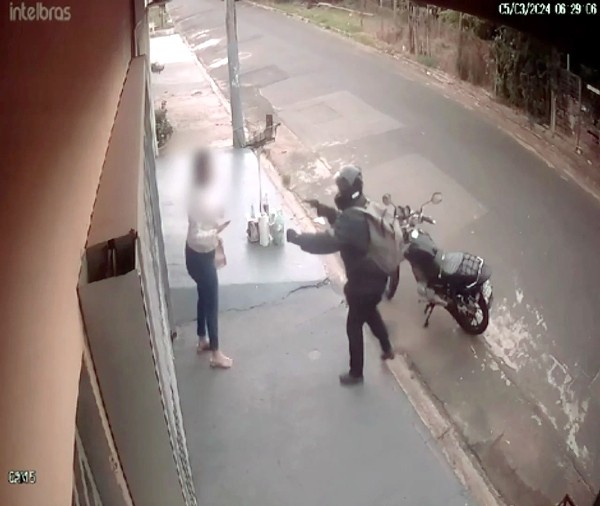Mulher é assaltada na porta de casa no Jardim Laranjeiras