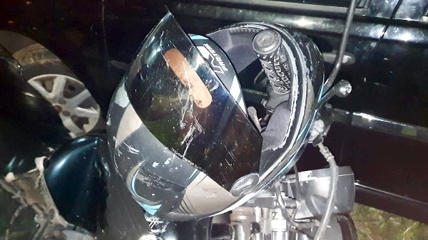 Motoboy colide em van escolar e agride idosa com capacete em Hortolândia