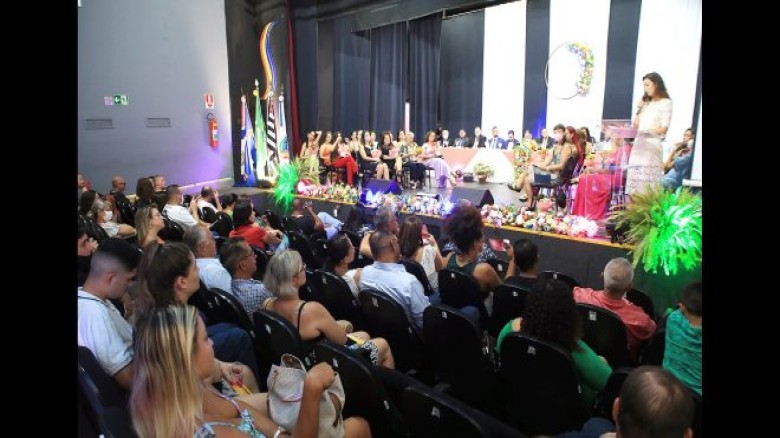 Sumareenses são homenageadas com diplomas Anita Garibaldi e Cida Segura