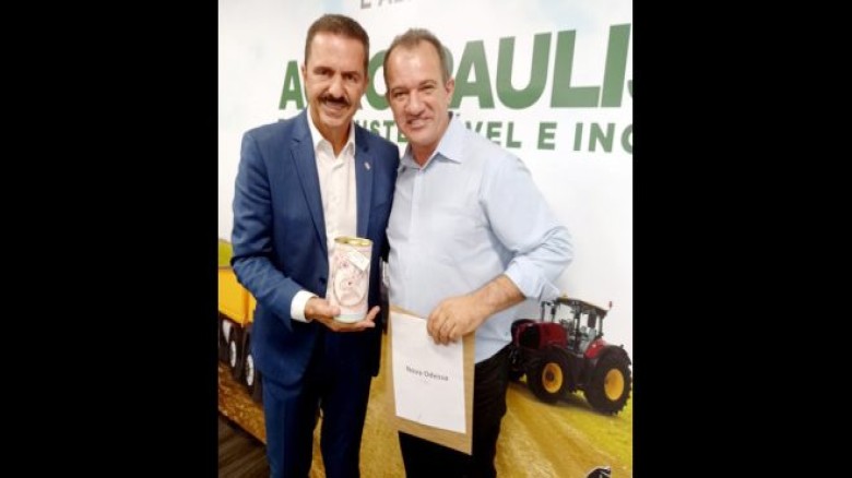 Nova Odessa assina convênio para receber pá carregadeira 0km