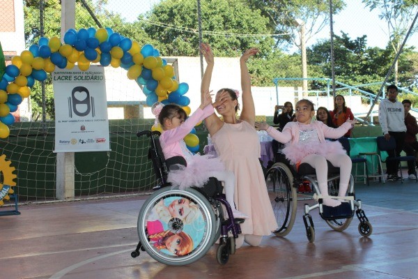 Alunos do Jd. Amanda têm aula sobre inclusão de PCDs pelo esporte adaptado