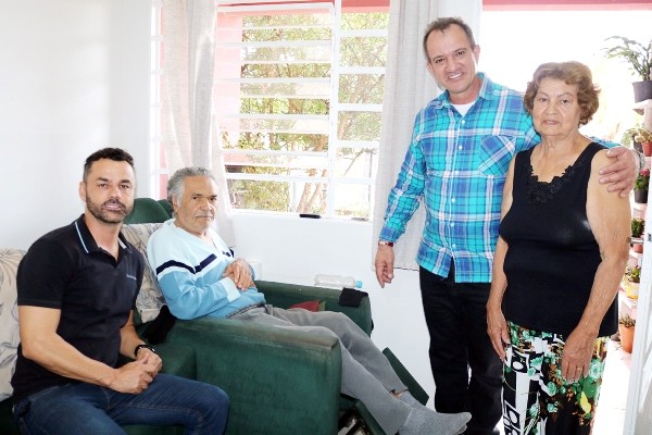 Leitinho visita primeiras unidades reformadas da Vila da Melhor Idade