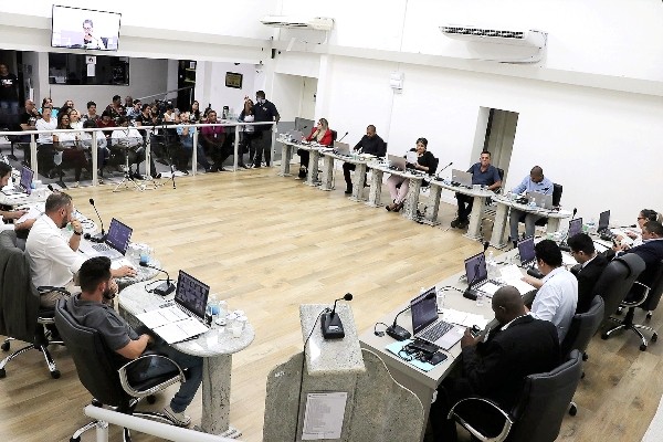 Parlamentares saem em defesa de vereadora e rejeitam denúncia que pedia abertura de CP