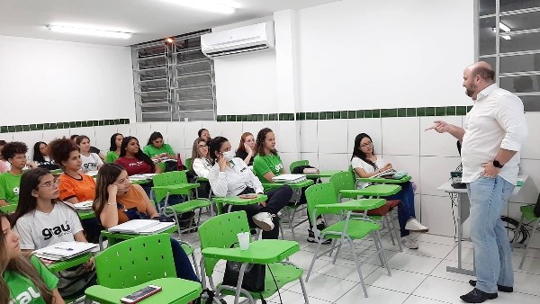 Com Agência de Emprego própria, escola abre portas do mercado de trabalho para jovens