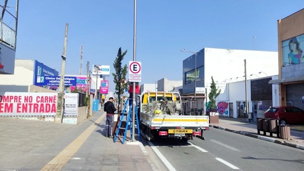 Hortolândia demarca vagas rápidas para estacionamento na região central
