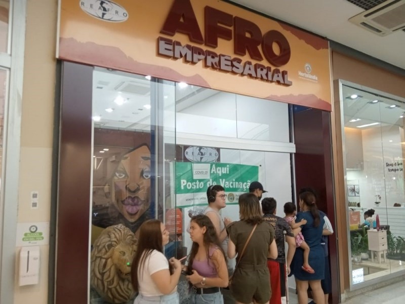 Prefeitura imuniza 266 pessoas em vacinação no Shopping Hortolândia