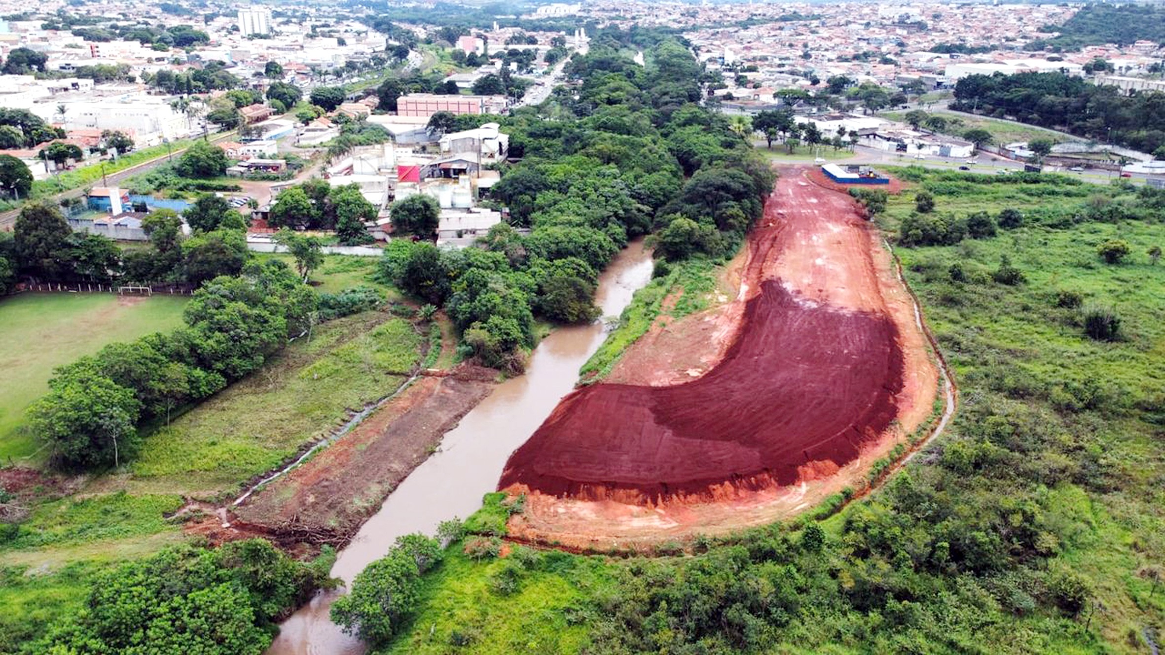 Obras do viaduto da avenida Mancini e Amizade avançam e ‘tomam forma’