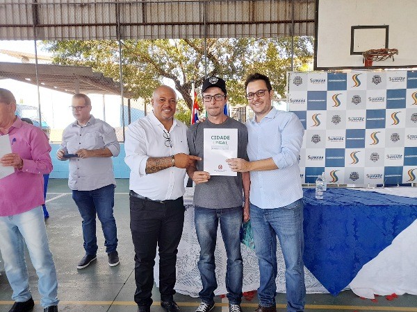 Sumaré entrega termos de regularização fundiária do núcleo Bandeirantes IV