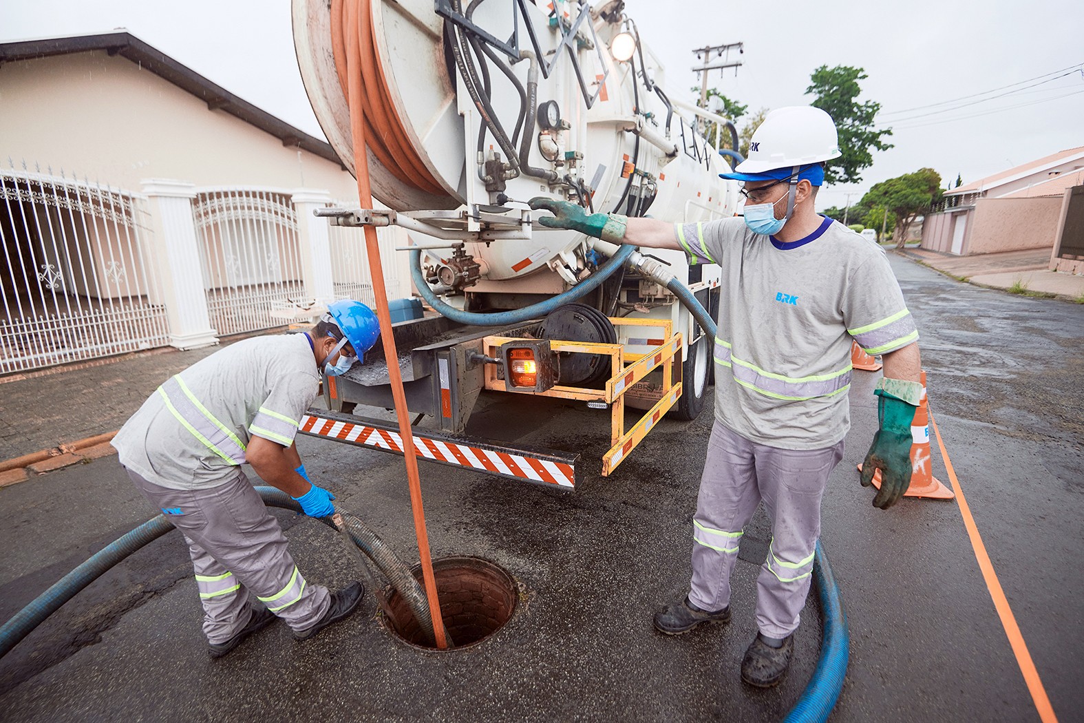 BRK realiza limpeza preventiva de 82 km de redes de esgoto em Sumaré