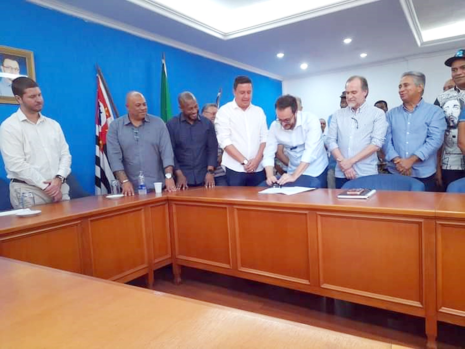 Luiz Dalben assina ordem de serviço para saneamento básico na Vila Soma