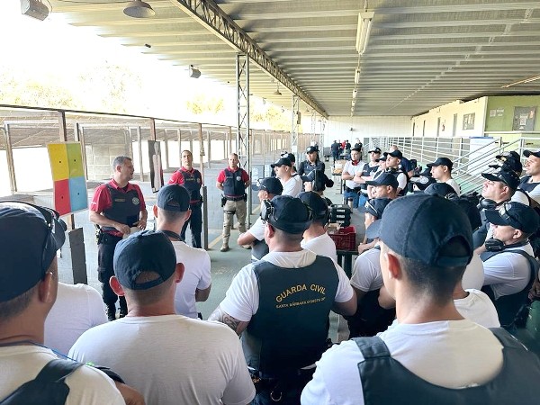 Novos GCMs treinam com armas e devem iniciar atuação em setembro em Nova Odessa