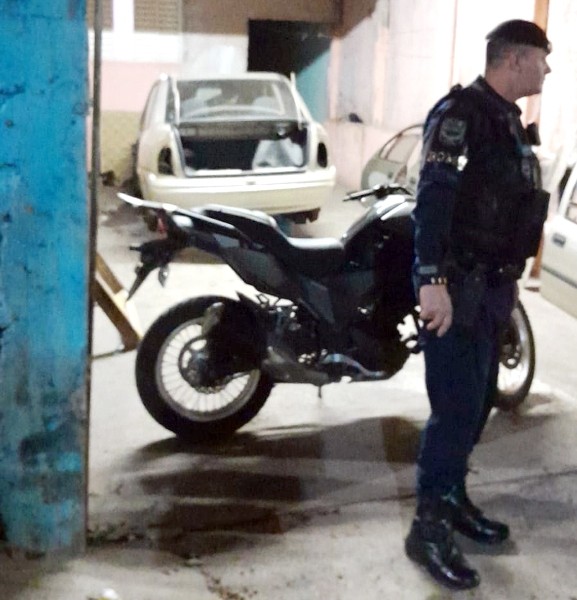 Homem é preso em desmanche de veículos no Jardim Boa Esperança