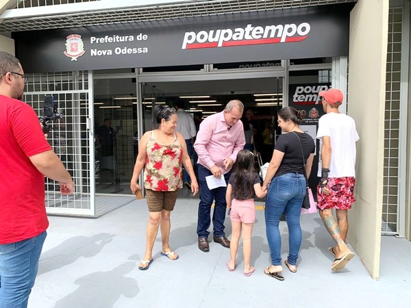 Leitinho e vice visitam Poupatempo e destacam valorização da região central e fomento ao comércio