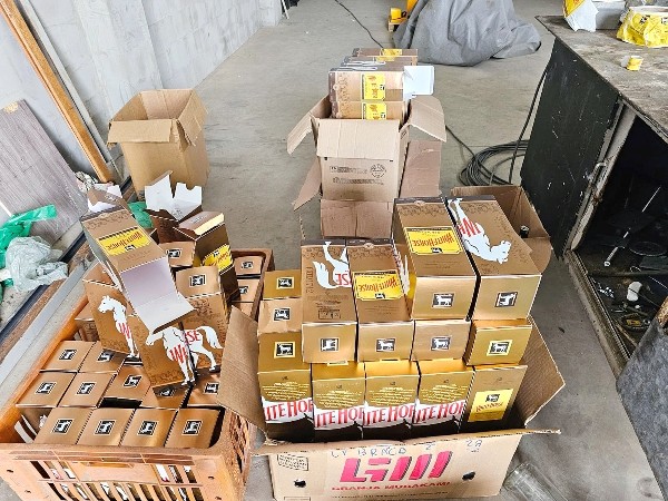 DIG prende quarteto com quase 20 mil garrafas de whisky falsificadas