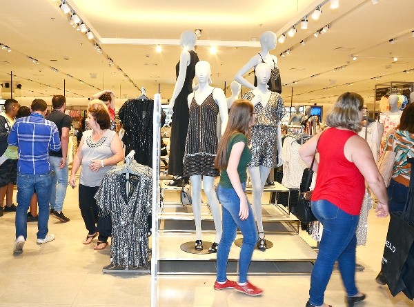 Comércio da RMC deve abrir mais de 13 mil vagas temporárias de emprego